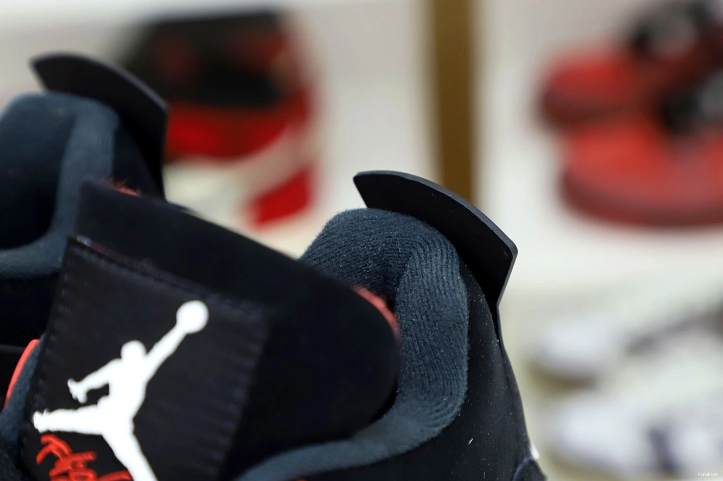 RETRO THUNDER' AIR JORDAN 4 'RED 1224